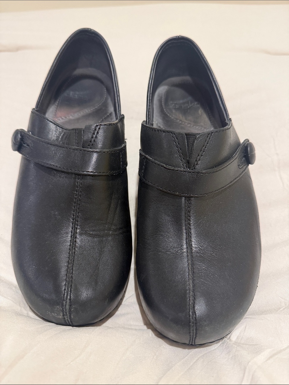 Women’s Dansko Black Slip on Leather Shoes – Size 39 – Excellent Condition